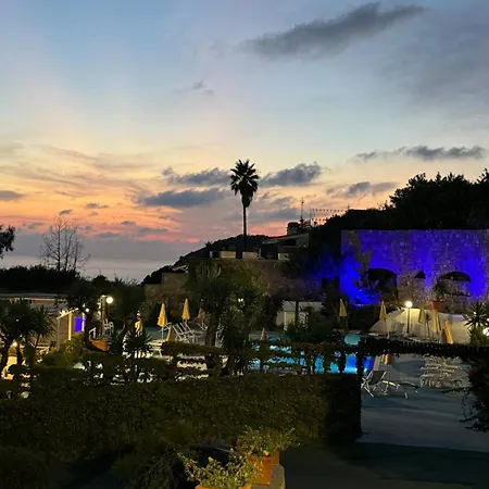 Parco Dei Principi & מלון